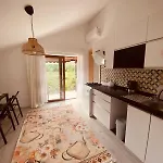 Black Cat Villa's * קמר